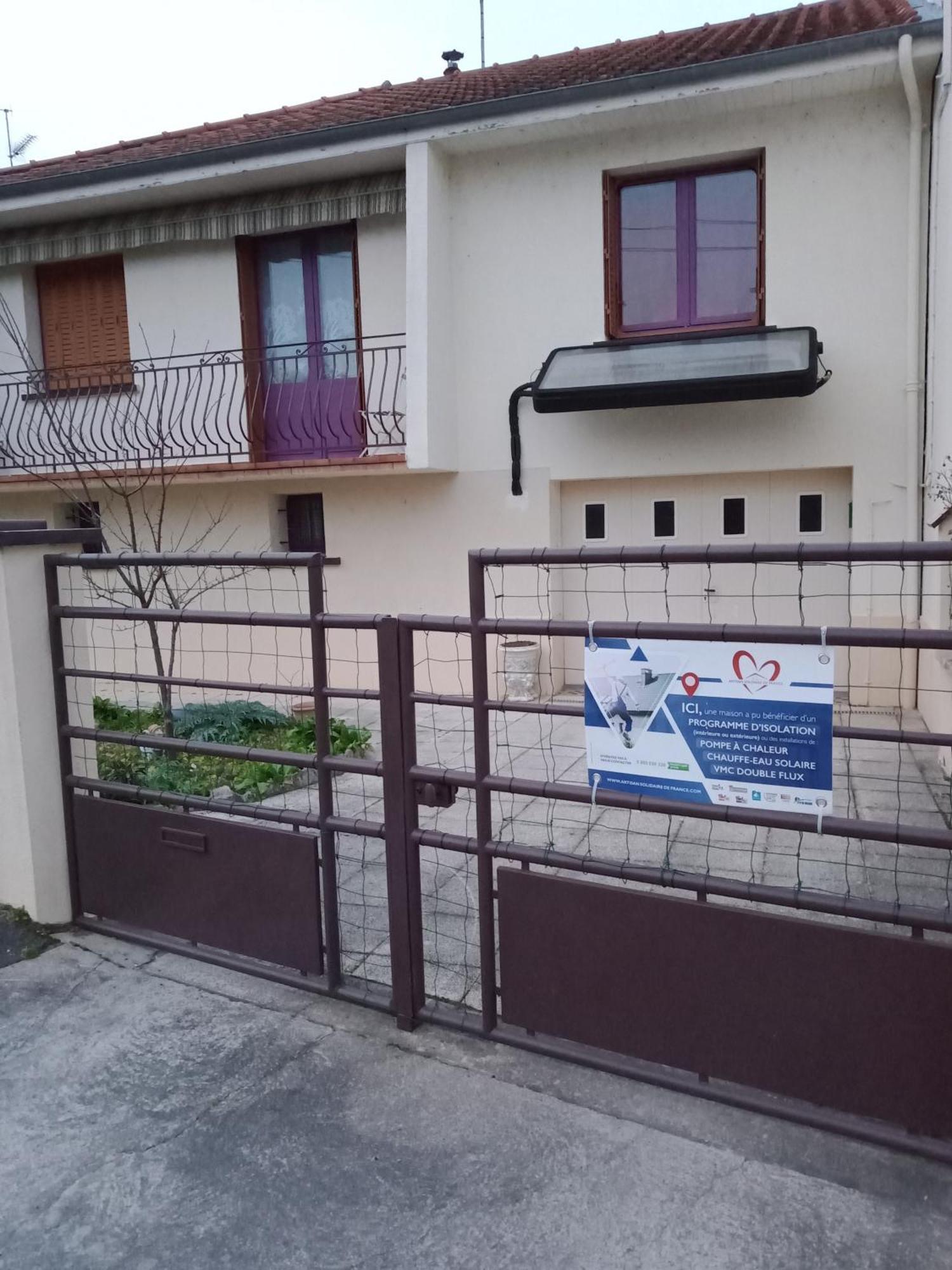 Maison Entiere Avec Parking, Garage Et Jardin Montluçon Cameră foto